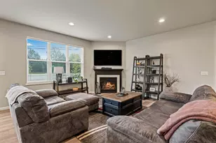 N55W20134 Magnolia Ln, Menomonee Falls, WI 53051 - Photo 17