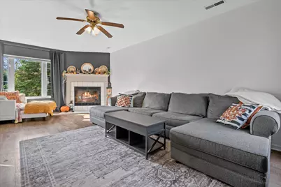 3482 W Sycamore St, Franklin, WI 53132 - Photo 9