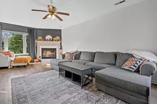 3482 W Sycamore St, Franklin, WI 53132 - Photo 9