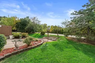 3482 W Sycamore St, Franklin, WI 53132 - Photo 35