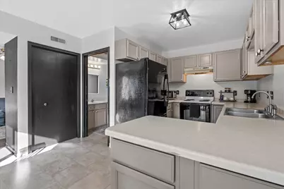 3482 W Sycamore St, Franklin, WI 53132 - Photo 15