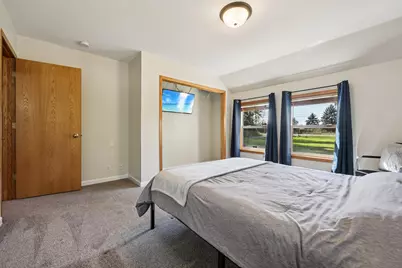 10216 N Baehr Rd, Mequon, WI 53092 - Photo 15