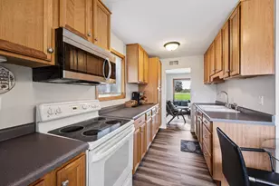 10216 N Baehr Rd, Mequon, WI 53092 - Photo 7