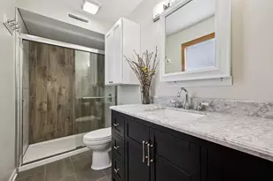 10216 N Baehr Rd, Mequon, WI 53092 - Photo 17