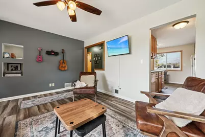 10216 N Baehr Rd, Mequon, WI 53092 - Photo 5