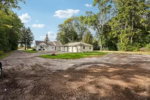 10216 N Baehr Rd, Mequon, WI 53092 - Photo 25