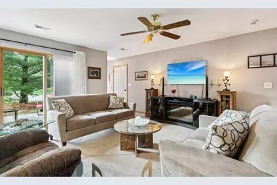 2264  Circle Ridge Rd #E, Delafield, WI 53018 - Photo 3