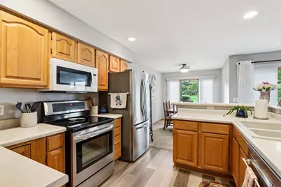 2264  Circle Ridge Rd #E, Delafield, WI 53018 - Photo 13