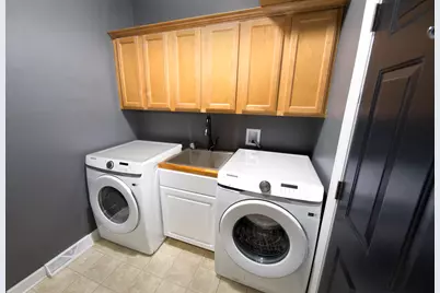 3188 S 86th St, Milwaukee, WI 53227 - Photo 15