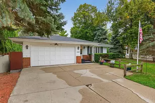 2139 E Leroy Ave, Saint Francis, WI 53235 - Photo 3