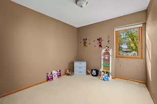 939 Sunset Pl, Onalaska, WI 54650 - Photo 13