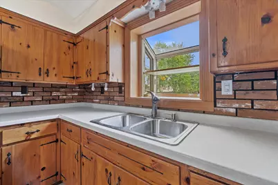 7911 W Cold Spring Rd, Greenfield, WI 53220 - Photo 11