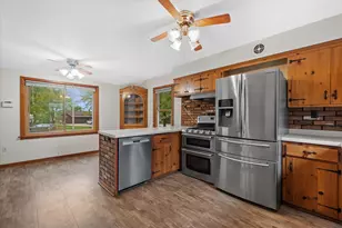 7911 W Cold Spring Rd, Greenfield, WI 53220 - Photo 9