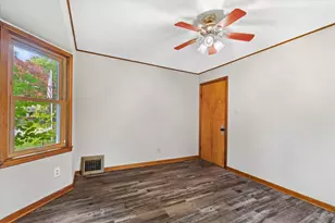 7911 W Cold Spring Rd, Greenfield, WI 53220 - Photo 17