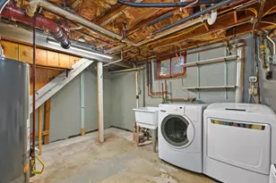 7911 W Cold Spring Rd, Greenfield, WI 53220 - Photo 33