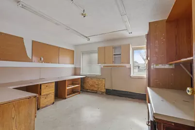 9806 W Lincoln Ave, West Allis, WI 53227 - Photo 17