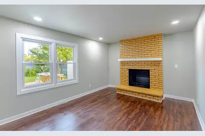 8014 S 13th St, Oak Creek, WI 53154 - Photo 7