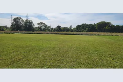 10851 S 10th Ave, Oak Creek, WI 53154 - Photo 5