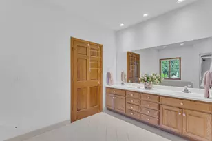 4 Lake Pointe Cir, Racine, WI 53402 - Photo 29