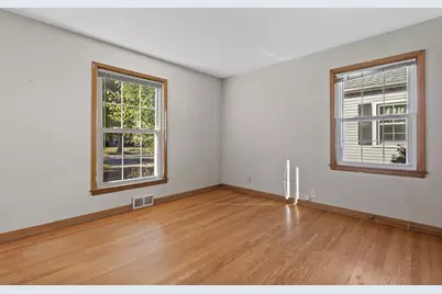 4918 N Berkeley Blvd, Whitefish Bay, WI 53217 - Photo 17