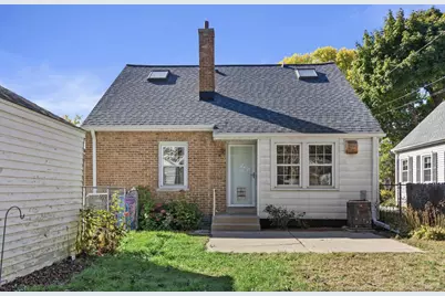 4918 N Berkeley Blvd, Whitefish Bay, WI 53217 - Photo 3