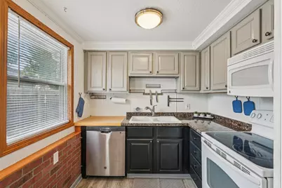 8230 W Burleigh St, Milwaukee, WI 53222 - Photo 9