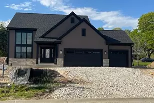 W251N2459 Valleyview Cir, Pewaukee, WI 53072 - Photo 1