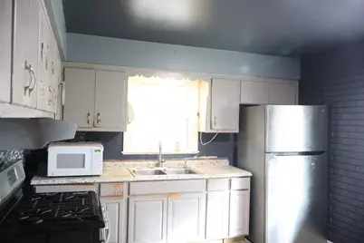 8523 W Glendale Ave, Milwaukee, WI 53225 - Photo 11