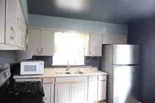 8523 W Glendale Ave, Milwaukee, WI 53225 - Photo 11