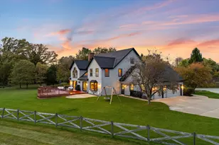 4825 W River Hollow Ct, Mequon, WI 53092 - Photo 9