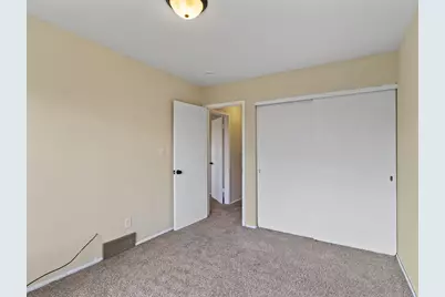 4129 W College Ave, Franklin, WI 53132 - Photo 23