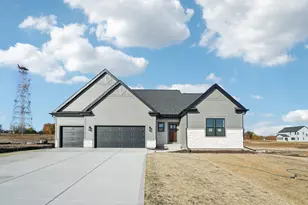 465 Sandstone St, Slinger, WI 53086 - Photo 1