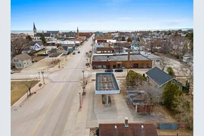 2106  Washington St, Two Rivers, WI 54241 - Photo 9