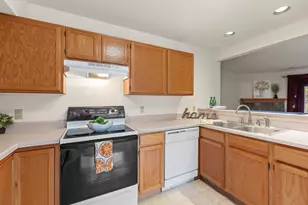 170 W Aspen Ct, Oak Creek, WI 53154 - Photo 11