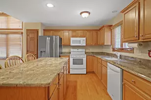 9143 Prairie Village Dr, Pleasant Prairie, WI 53142 - Photo 5