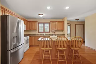 9143 Prairie Village Dr, Pleasant Prairie, WI 53142 - Photo 9