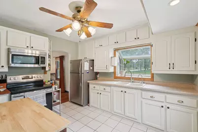 10526 W Congress St, Wauwatosa, WI 53225 - Photo 9