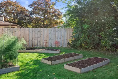 N87W18225  Queensway -, Menomonee Falls, WI 53051 - Photo 31