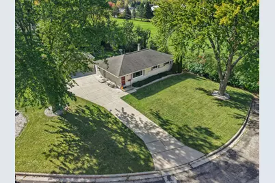 N87W18225  Queensway -, Menomonee Falls, WI 53051 - Photo 3