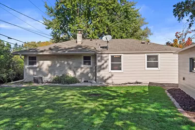 N87W18225  Queensway -, Menomonee Falls, WI 53051 - Photo 33