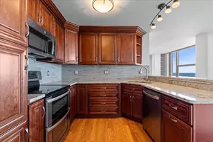 1610 N Prospect Ave, Milwaukee, WI 53202 - Photo 7