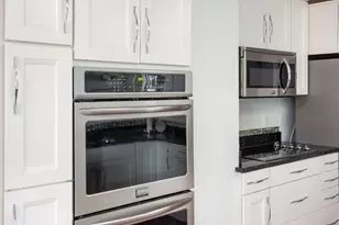 1610 N Prospect Ave, Milwaukee, WI 53202 - Photo 9