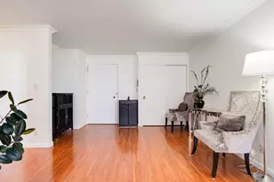 1610 N Prospect Ave, Milwaukee, WI 53202 - Photo 5