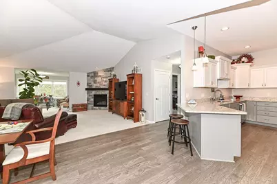 317  Trailview Xing #15, Racine, WI 53185 - Photo 9