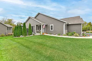 317 Trailview Crossing, Racine, WI 53185 - Photo 5