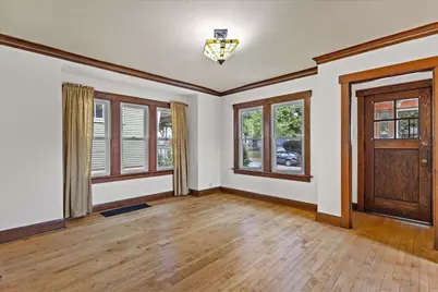 817 E Otjen St, Milwaukee, WI 53207 - Photo 9