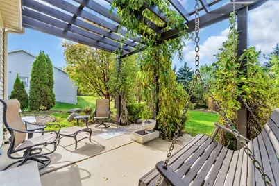 2520  Amber Ln, Racine, WI 53406 - Photo 29