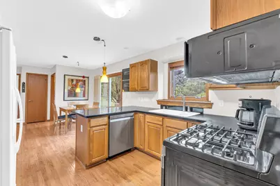 2520  Amber Ln, Racine, WI 53406 - Photo 9