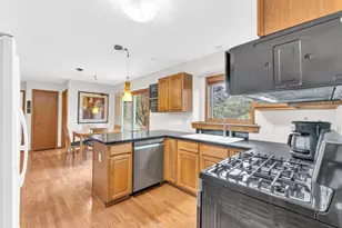 2520 Amber Ln, Racine, WI 53406 - Photo 9