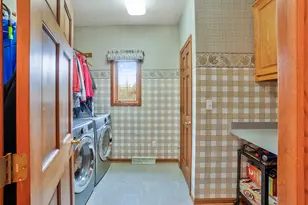 8505 S 68th St, Franklin, WI 53132 - Photo 17